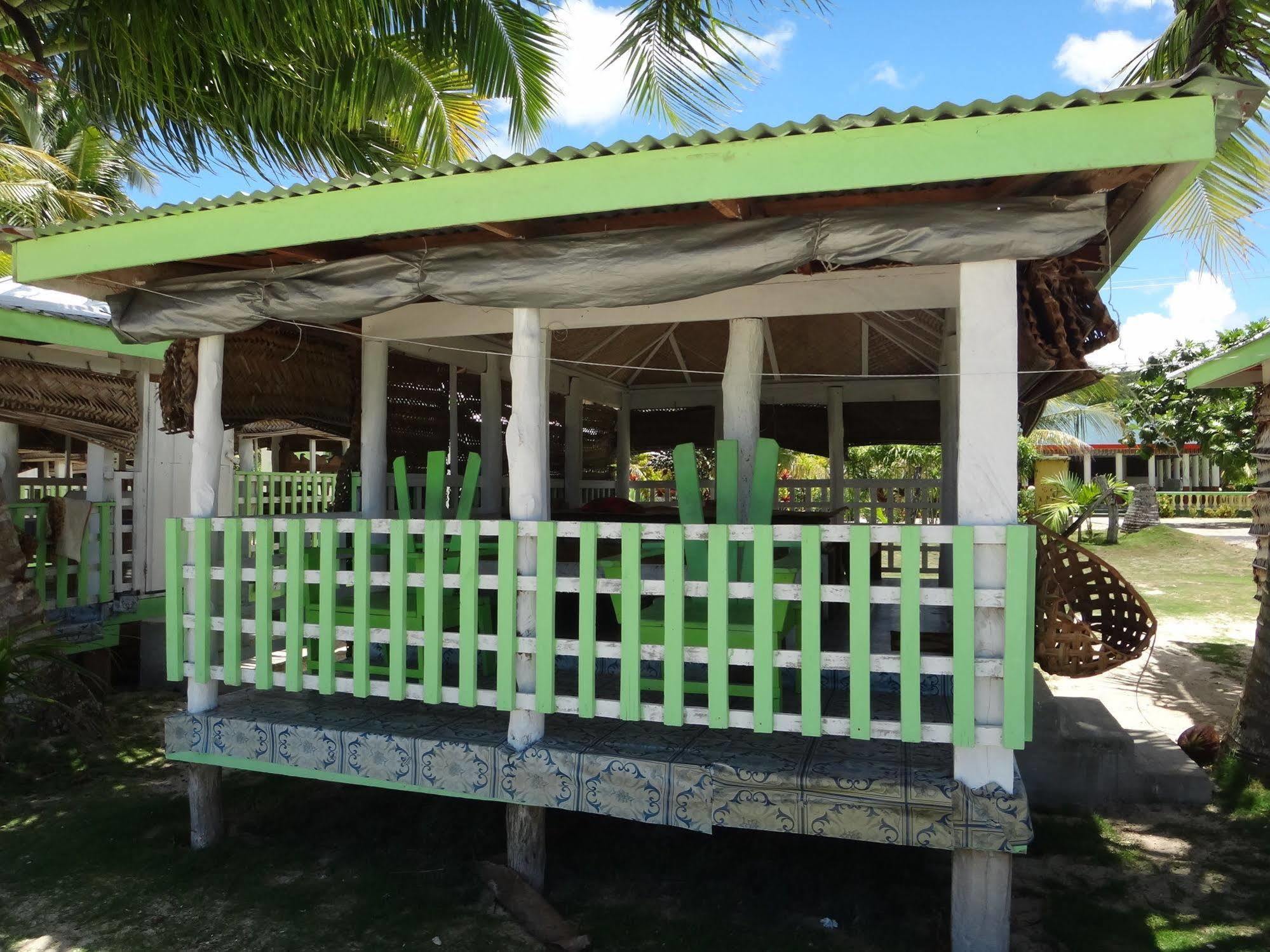 Tailua Beach Fales Manase Esterno foto