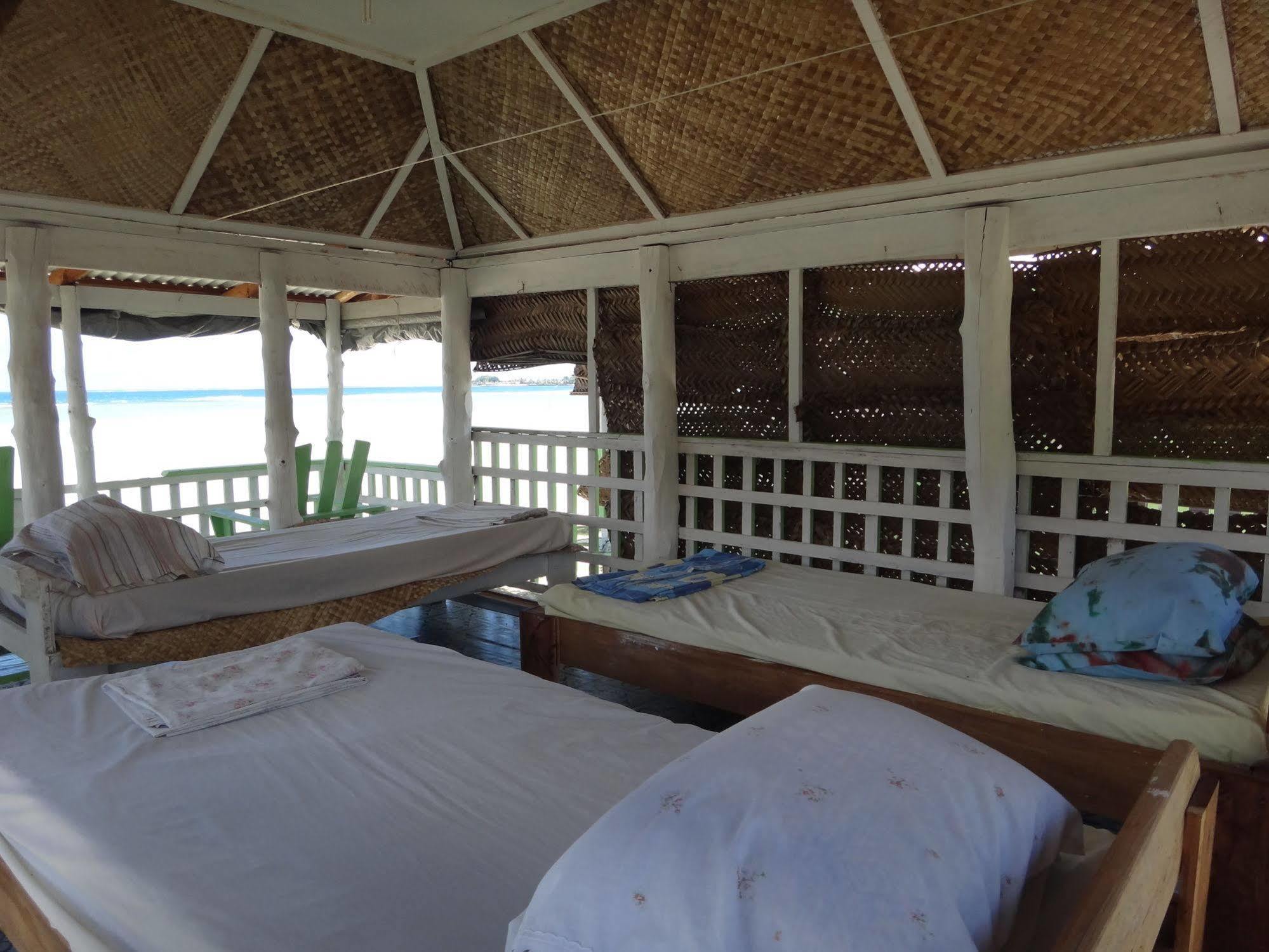 Tailua Beach Fales Manase Esterno foto