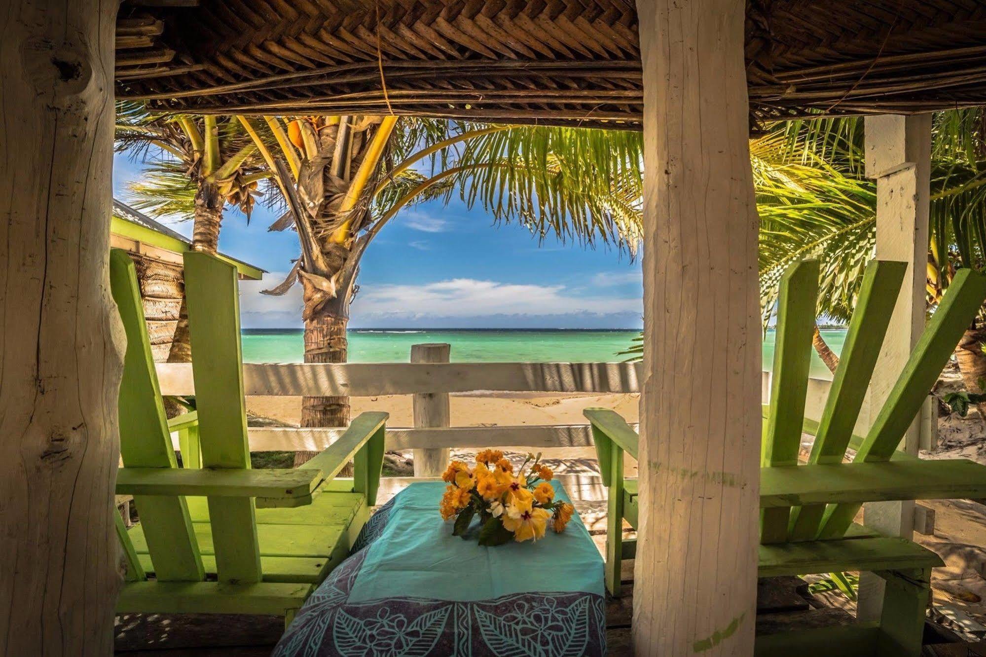 Tailua Beach Fales Manase Esterno foto