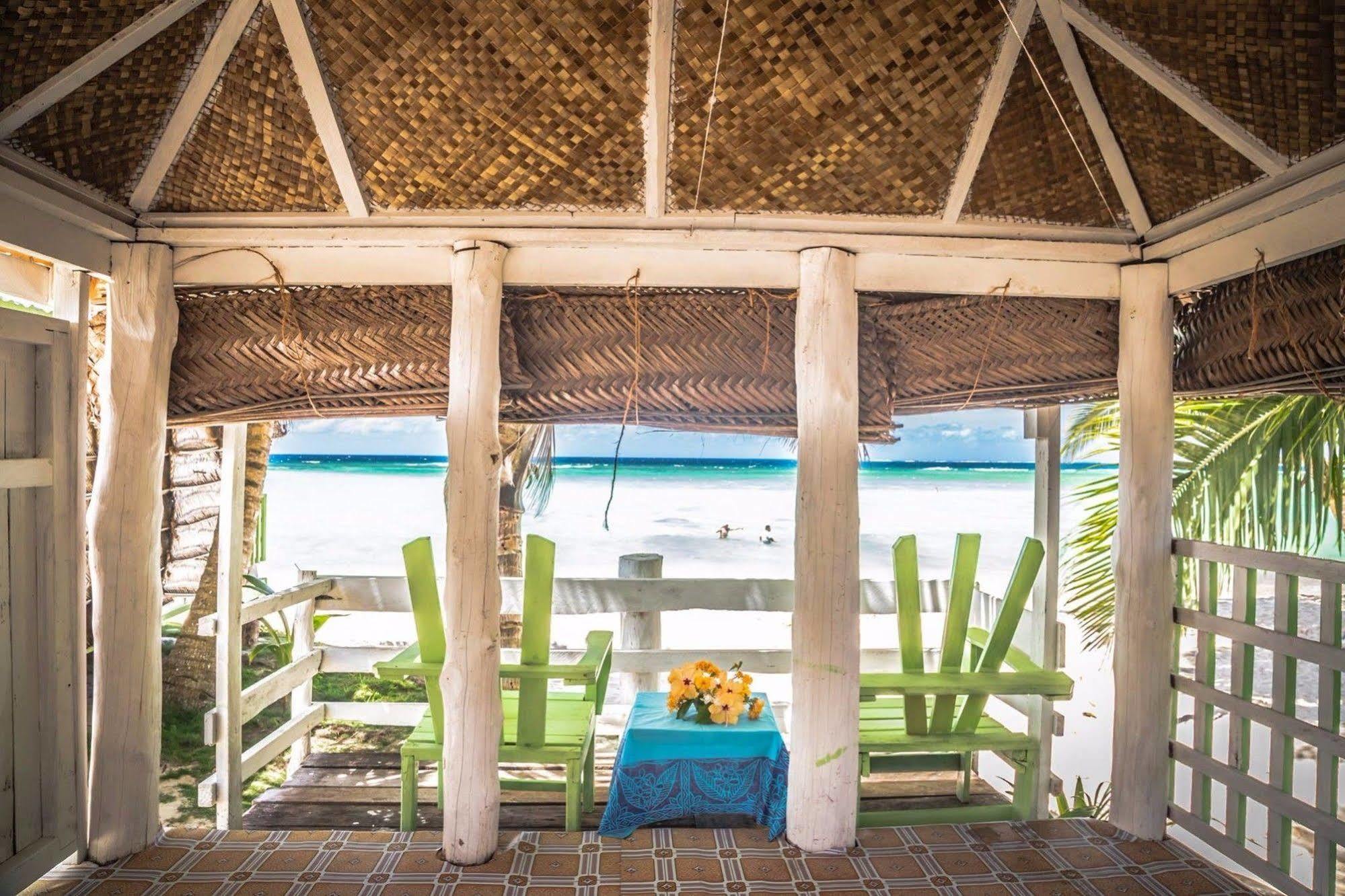 Tailua Beach Fales Manase Esterno foto