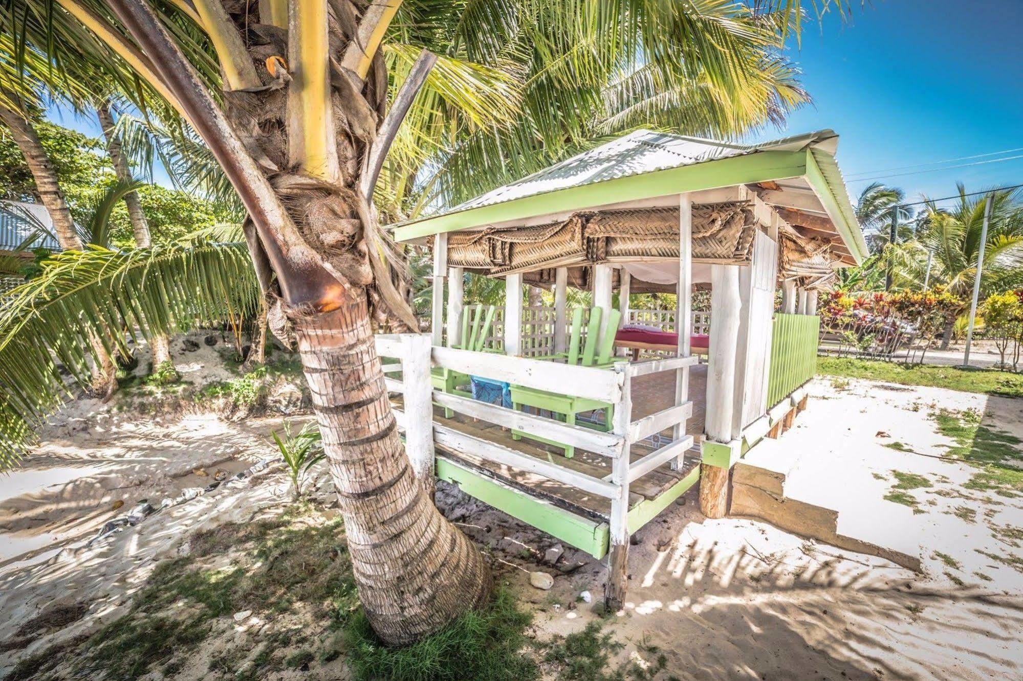 Tailua Beach Fales Manase Esterno foto