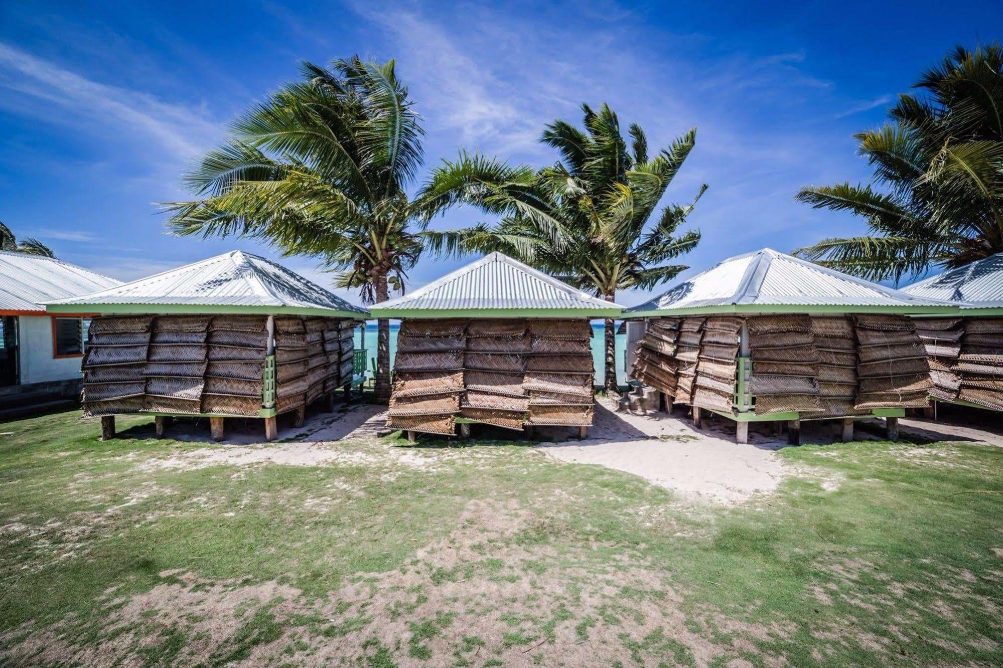 Tailua Beach Fales Manase Esterno foto