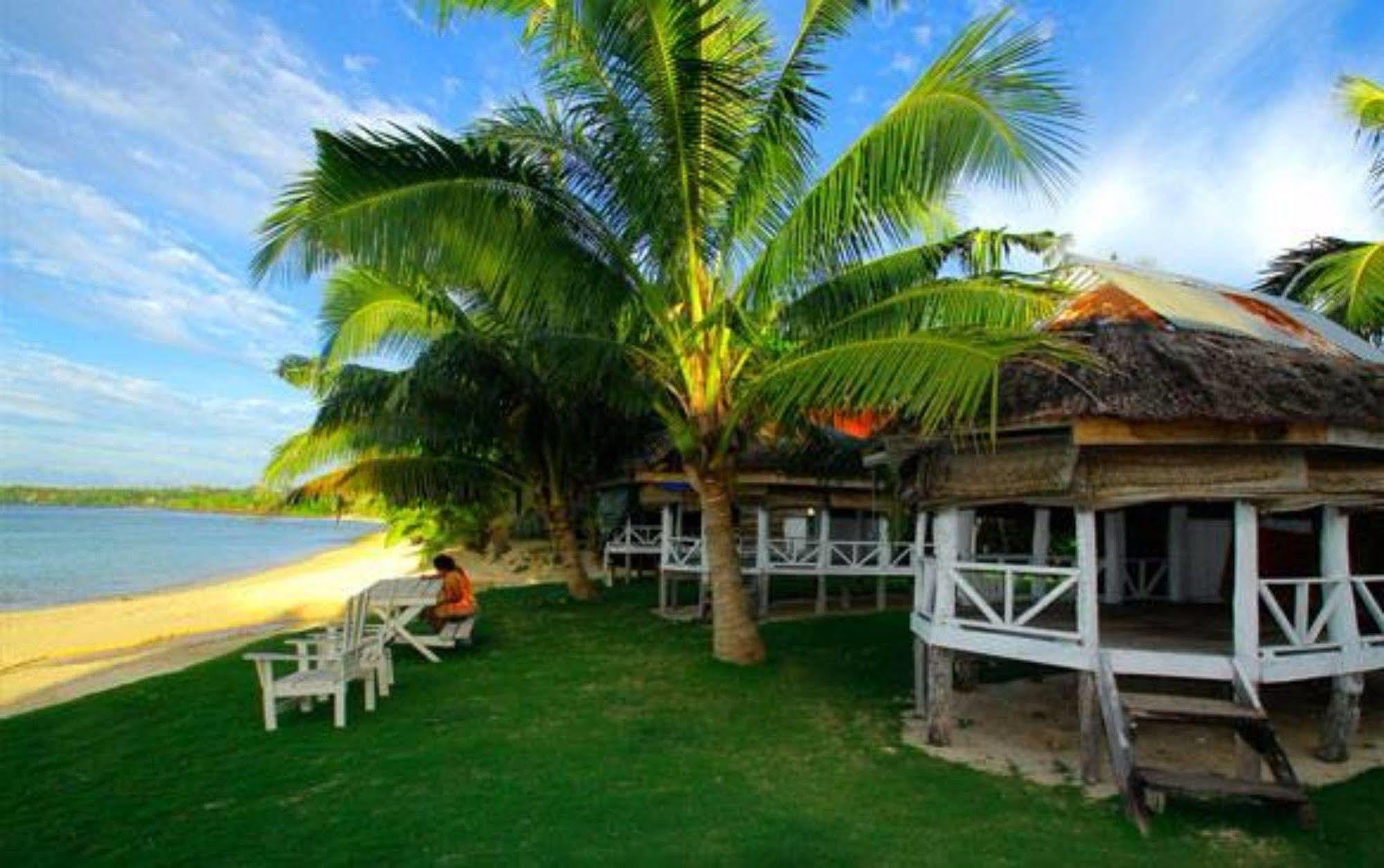 Tailua Beach Fales Manase Esterno foto