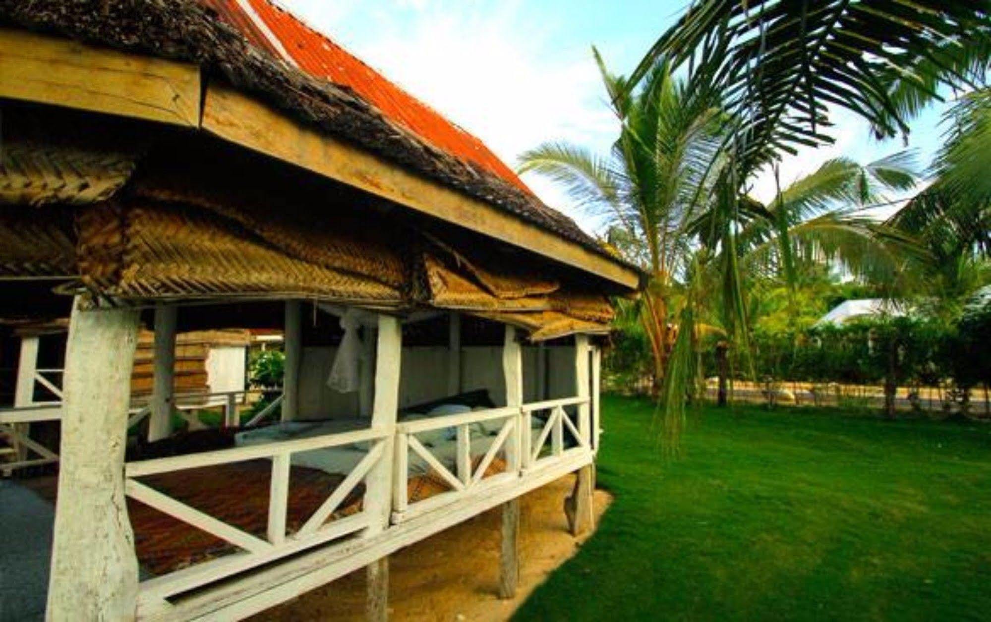 Tailua Beach Fales Manase Esterno foto
