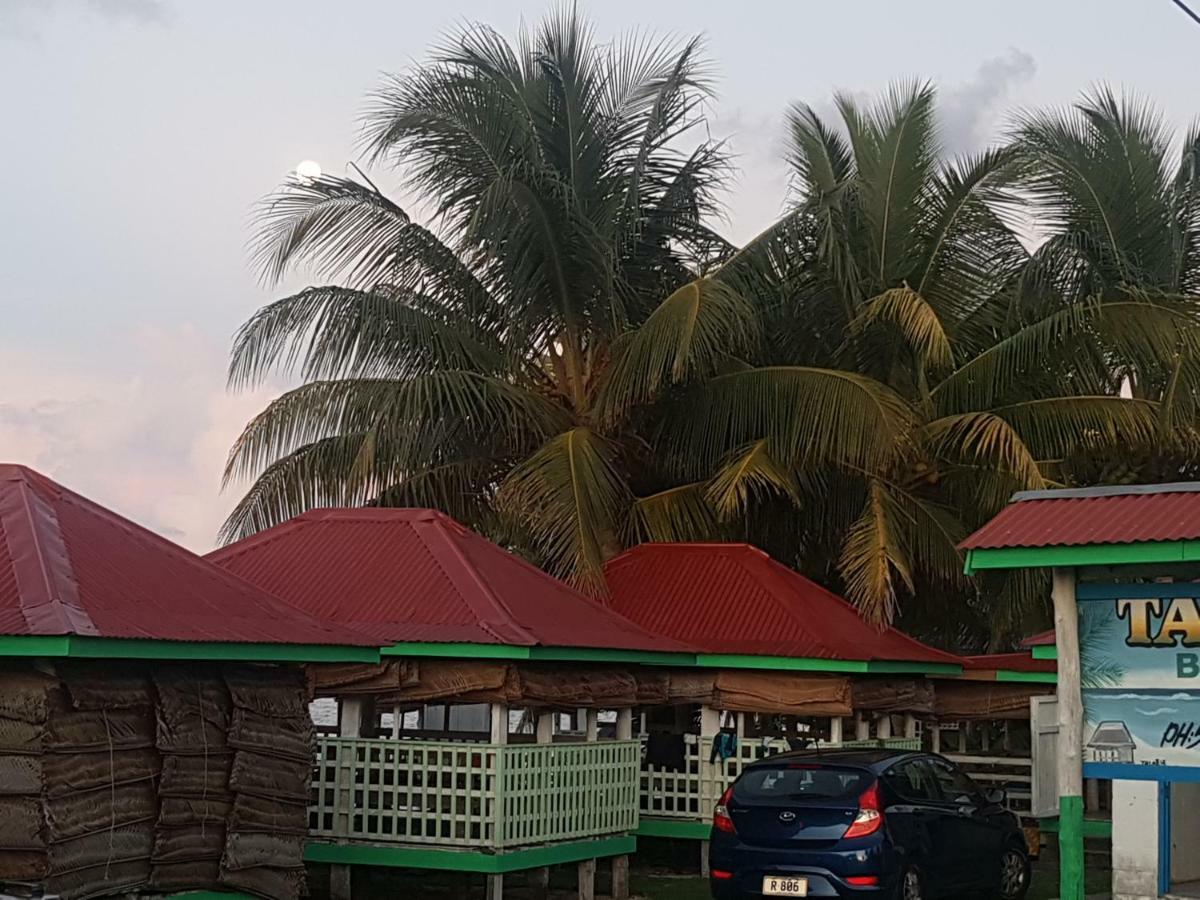 Tailua Beach Fales Manase Esterno foto