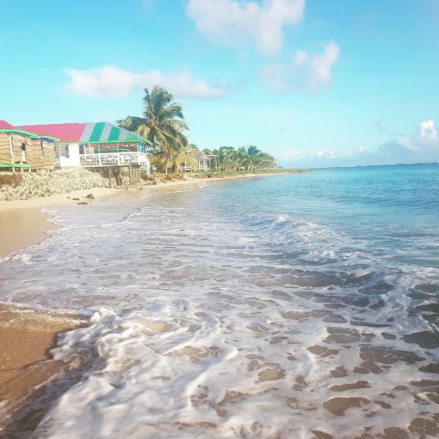 Tailua Beach Fales Manase Esterno foto